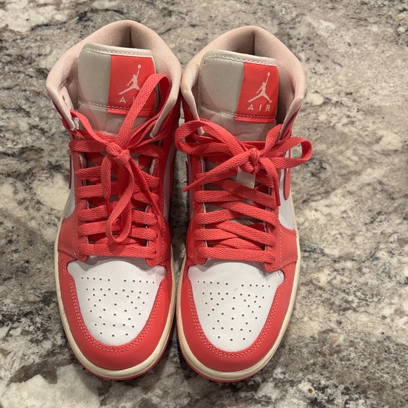 Pink Jordan 1’s - Picture 2 of 5